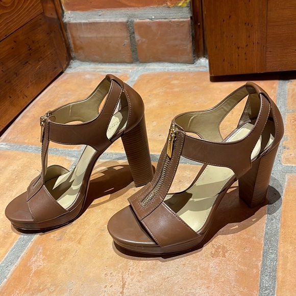 Michael Kors Berkley Lock Leather Platform Sandal - Picture 2 of 4